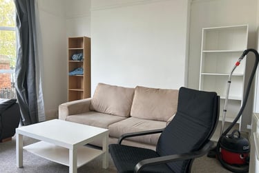 3 bed flat, Napier Terrace, Flat 1, Mutley, Plymouth, PL46ER - Image 1